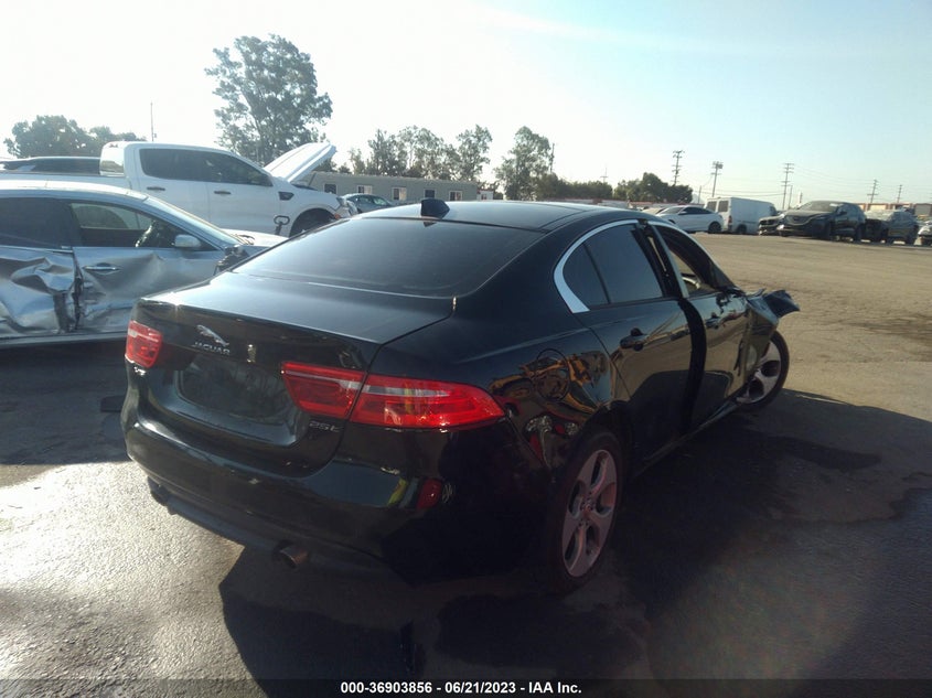 VIN SAJAR4FX5JCP33989 2018 JAGUAR XE