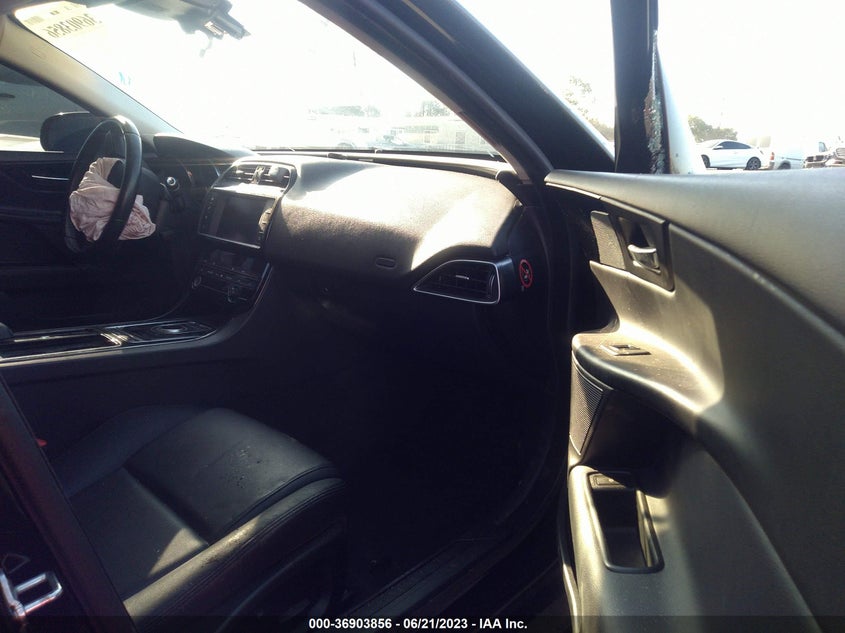 VIN SAJAR4FX5JCP33989 2018 JAGUAR XE