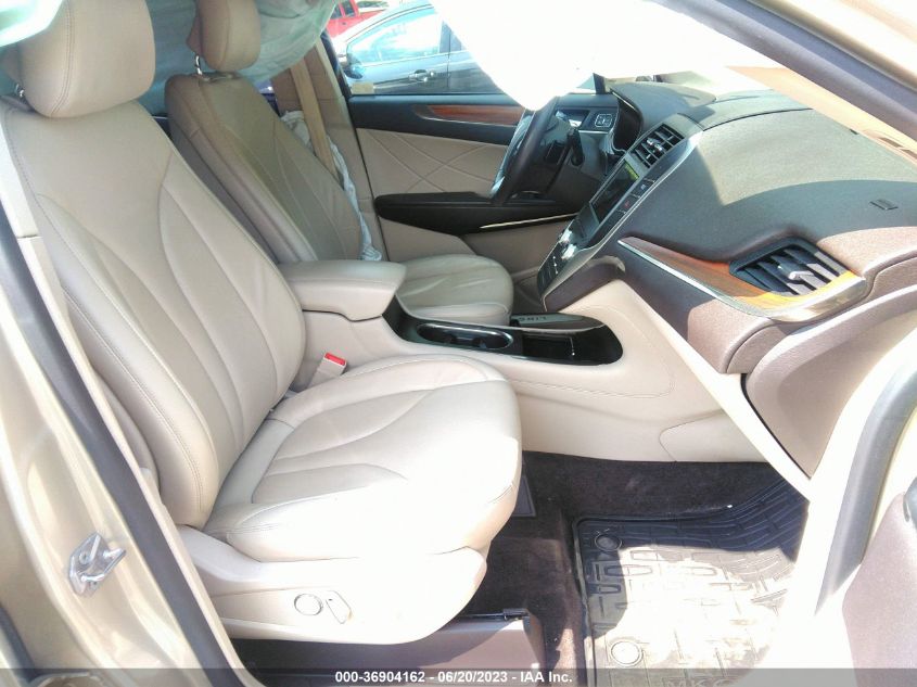 2017 LINCOLN MKC SELECT - 5LMCJ2D95HUL40174
