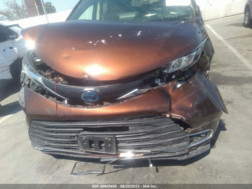 2022 TOYOTA SIENNA XLE - 5TDJRKEC0NS102847