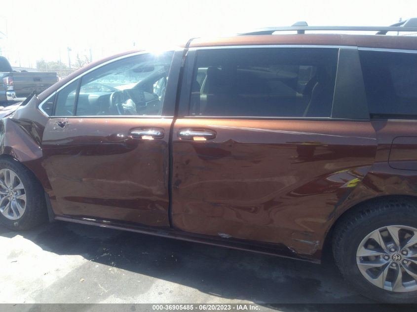2022 TOYOTA SIENNA XLE - 5TDJRKEC0NS102847