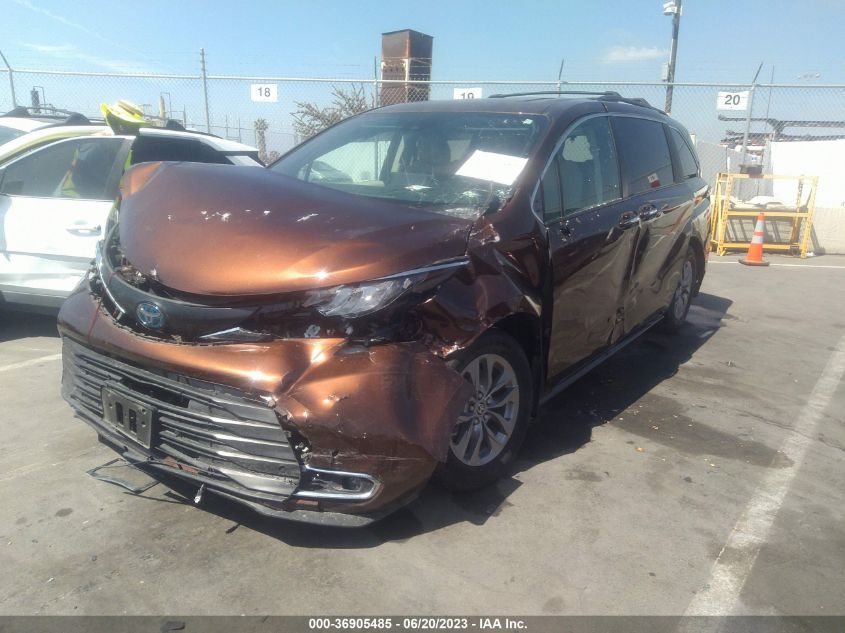 2022 TOYOTA SIENNA XLE - 5TDJRKEC0NS102847