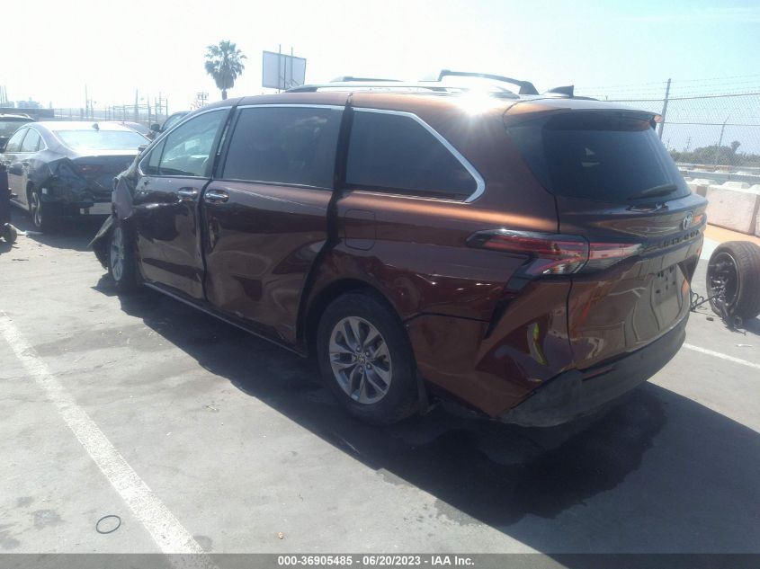 2022 TOYOTA SIENNA XLE - 5TDJRKEC0NS102847