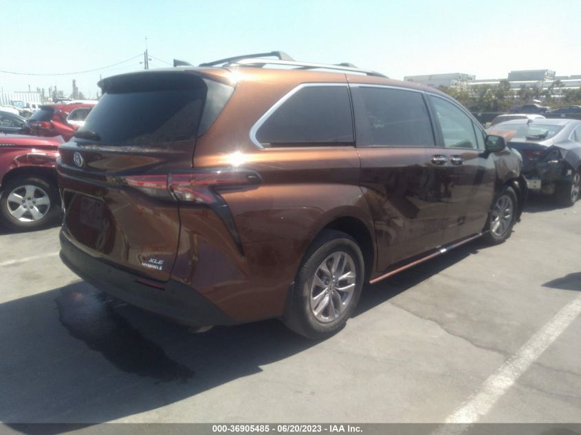 2022 TOYOTA SIENNA XLE - 5TDJRKEC0NS102847