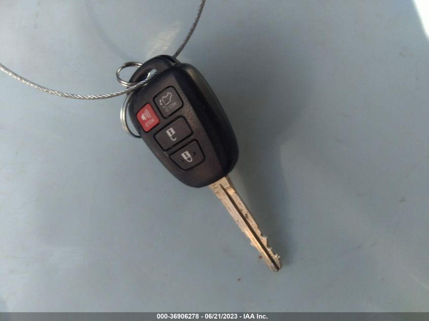 2015 TOYOTA RAV4 XLE - JTMRFREV3FD169283