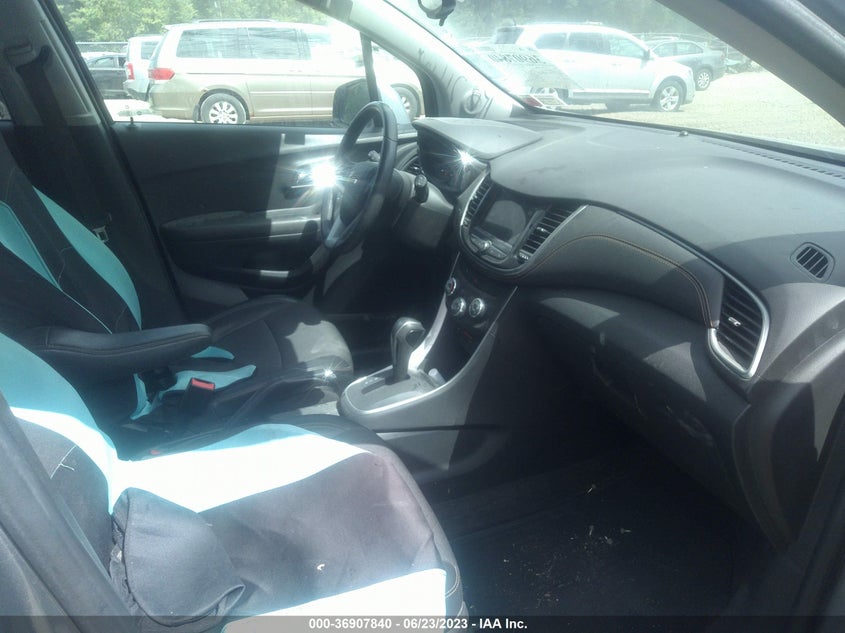 VIN KL7CJPSB4KB827828 2019 CHEVROLET TRAX LT
