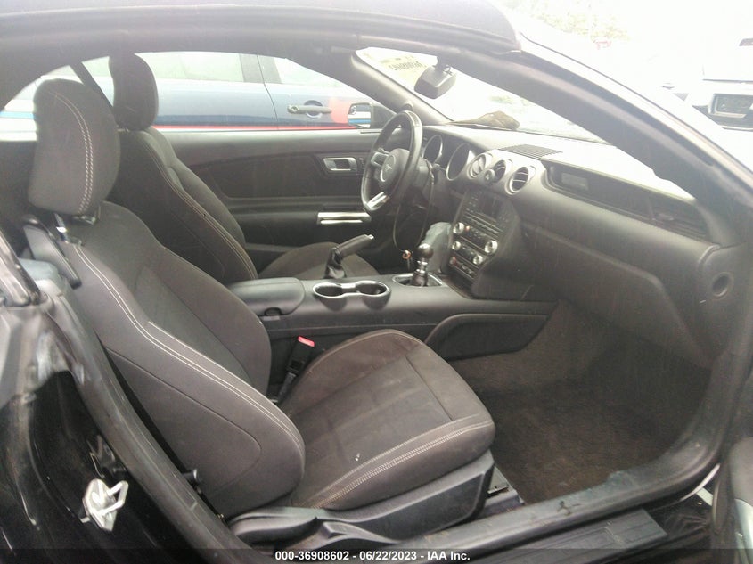 VIN 1FATP8UH8J5128178 2018 FORD MUSTANG ECOBOOST