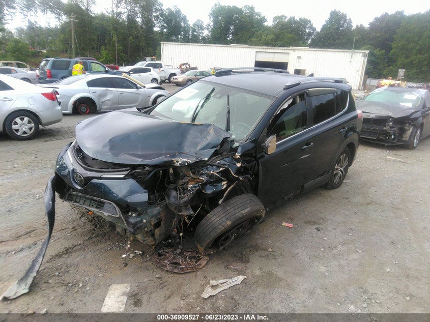 VIN JTMZFREV5JJ748267 2018 TOYOTA RAV4 LE