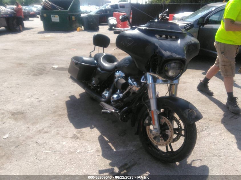 2017 HARLEY-DAVIDSON FLHX STREET GLIDE - 1HD1KBC10HB619498