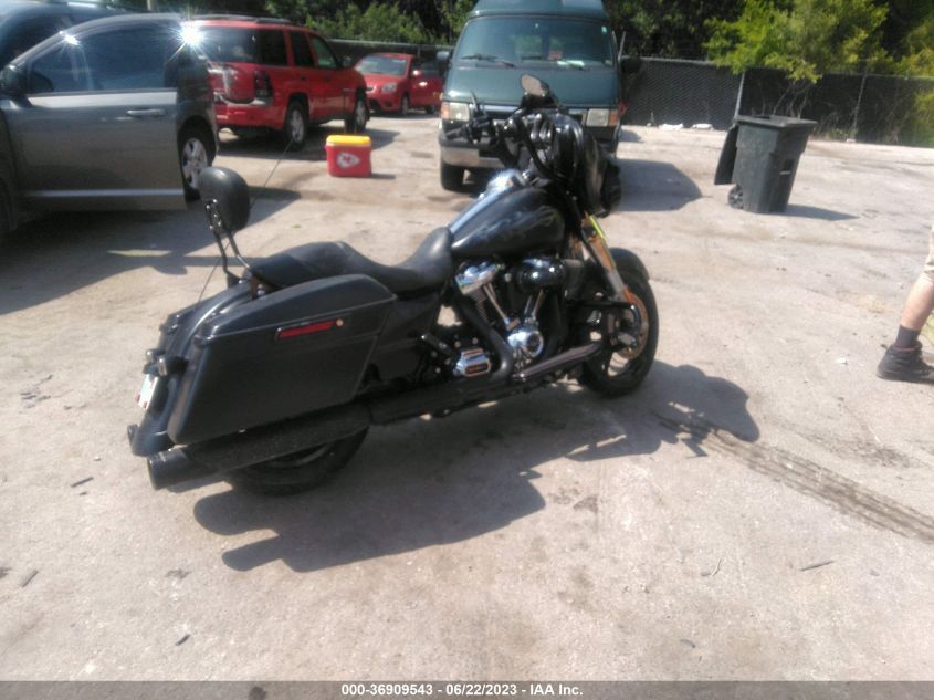 2017 HARLEY-DAVIDSON FLHX STREET GLIDE - 1HD1KBC10HB619498