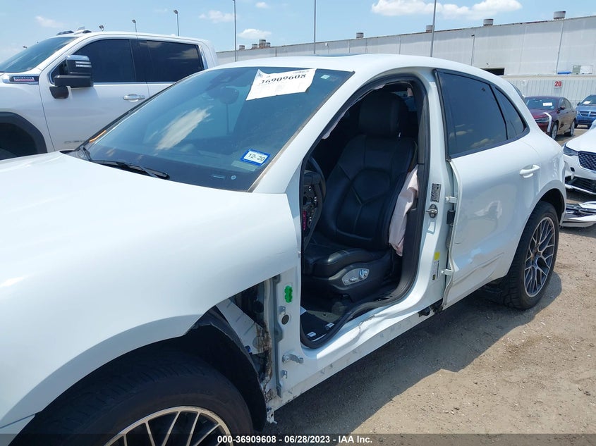 VIN WP1AA2A58JLB06489 2018 PORSCHE MACAN