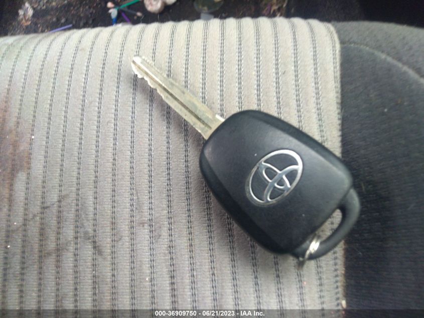 2015 TOYOTA RAV4 XLE - JTMRFREV6FD173683
