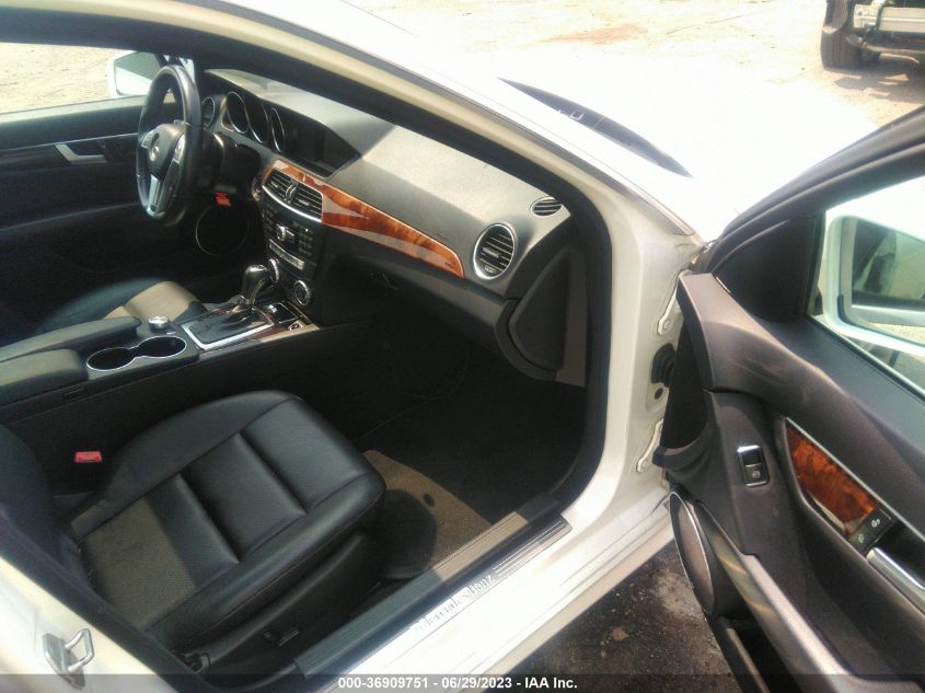 2013 MERCEDES-BENZ C-CLASS C 300 - WDDGF8ABXDG077487