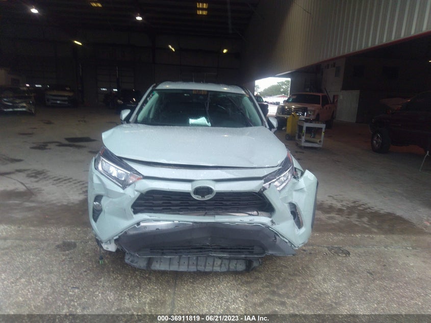 VIN 2T3W1RFV1MW117389 2021 TOYOTA RAV4 XLE