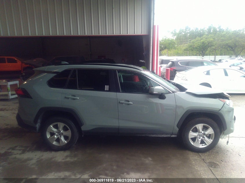 VIN 2T3W1RFV1MW117389 2021 TOYOTA RAV4 XLE
