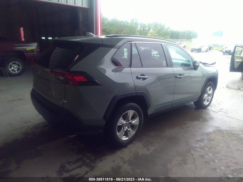 VIN 2T3W1RFV1MW117389 2021 TOYOTA RAV4 XLE