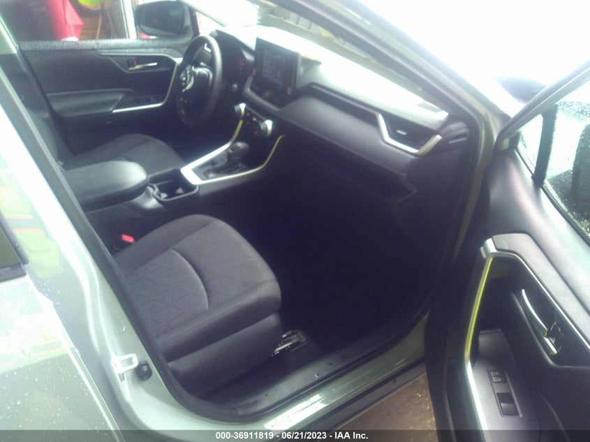 VIN 2T3W1RFV1MW117389 2021 TOYOTA RAV4 XLE
