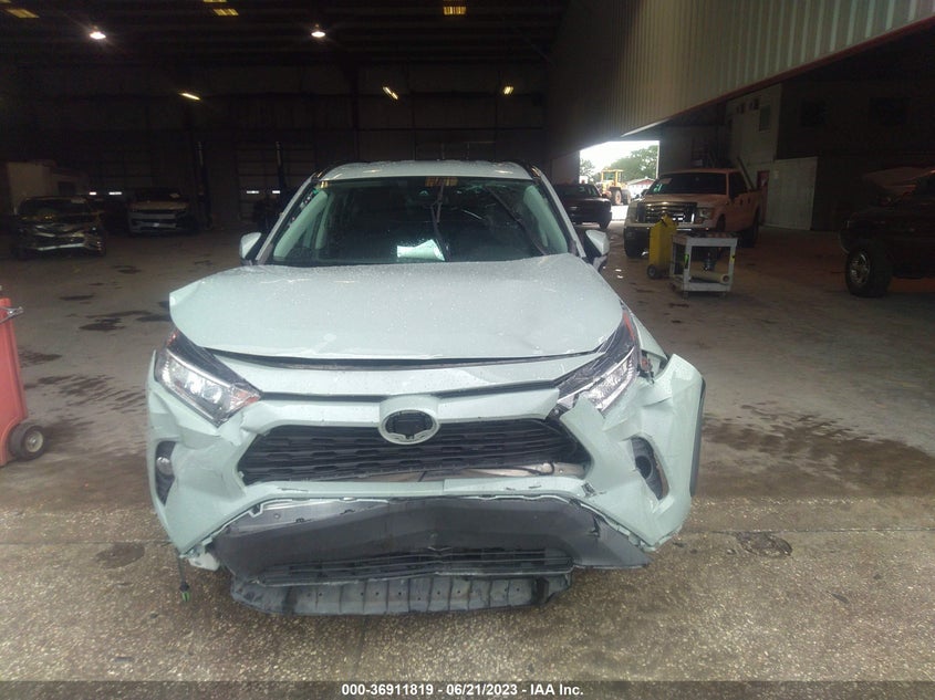VIN 2T3W1RFV1MW117389 2021 TOYOTA RAV4 XLE