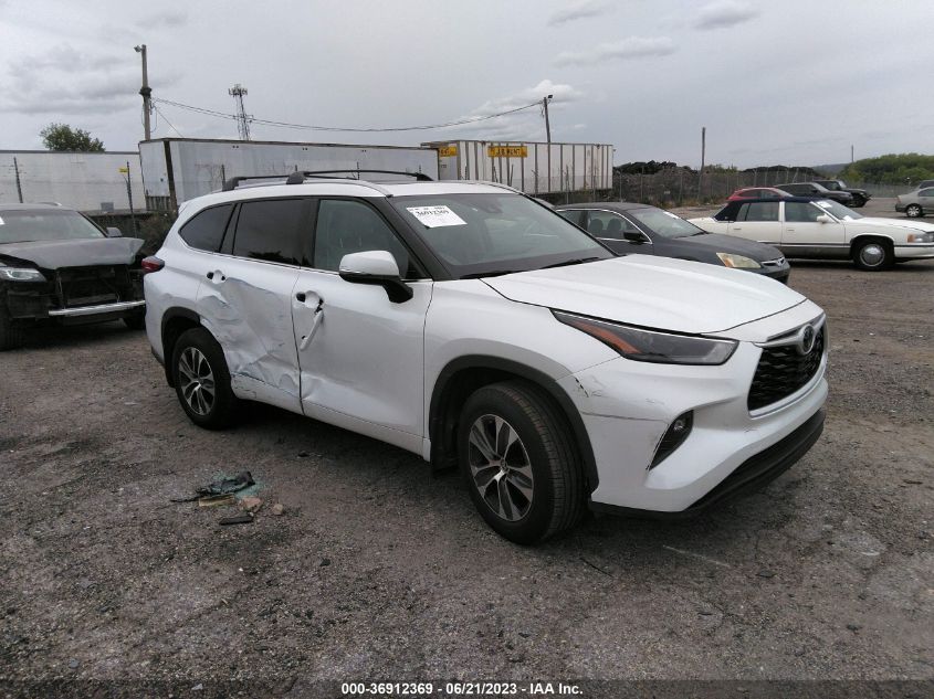 2022 TOYOTA HIGHLANDER XLE - 5TDHZRBH3NS567436