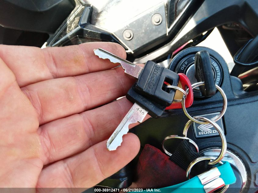 2015 HONDA CBR300 R - MLHNC5101F5102974