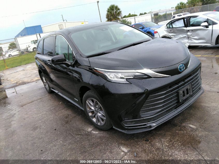 VIN 5TDKRKEC5MS044706 2021 TOYOTA SIENNA no.1