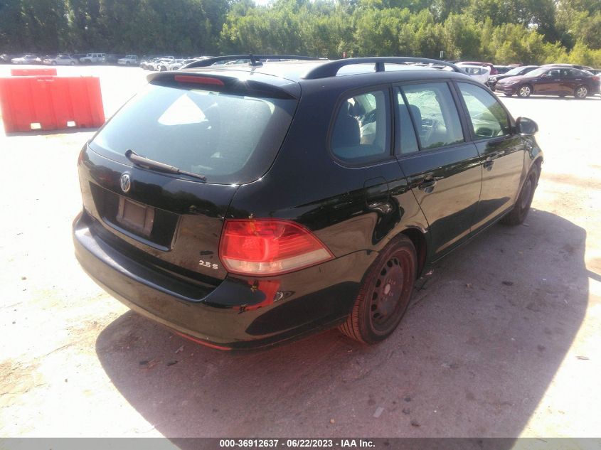 2013 VOLKSWAGEN JETTA SPORTWAGEN S - 3VWPP7AJ8DM648518