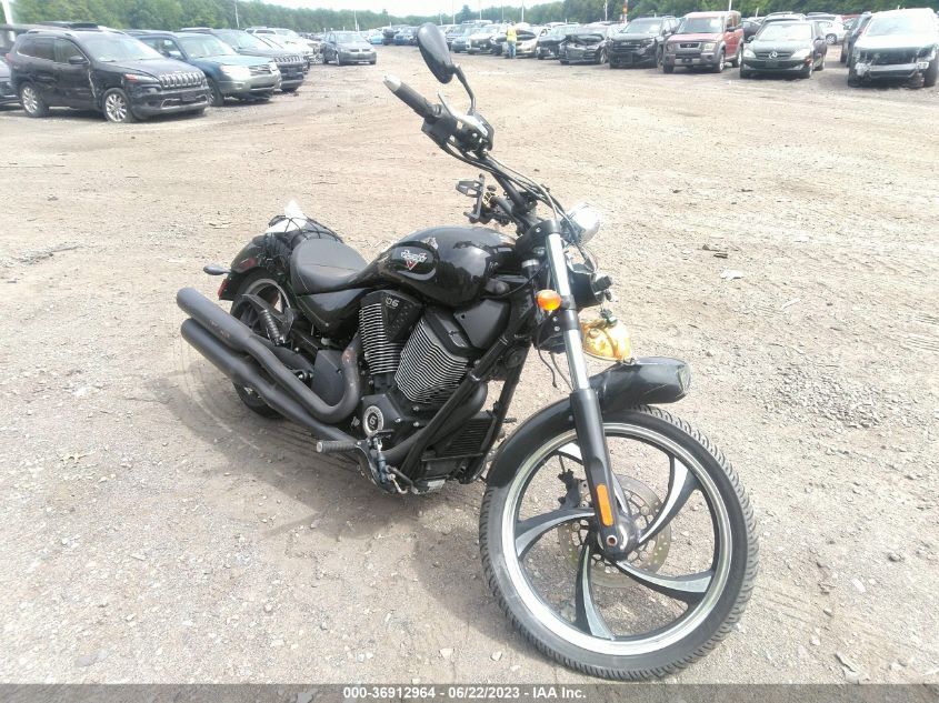 2014 VICTORY MOTORCYCLES VEGAS 8-BALL - 5VPGA36N5E3032143