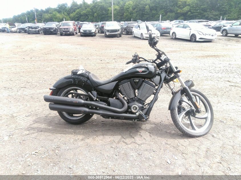 2014 VICTORY MOTORCYCLES VEGAS 8-BALL - 5VPGA36N5E3032143