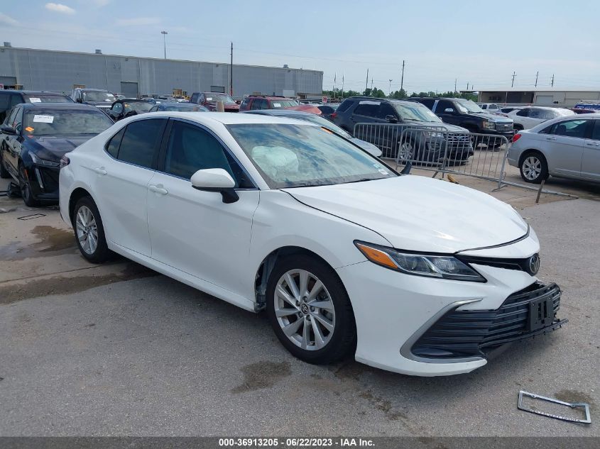 2021 TOYOTA CAMRY LE - 4T1C11AK4MU437901