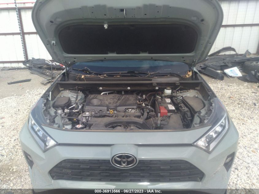 2020 TOYOTA RAV4 XLE - JTMW1RFV9LD522024