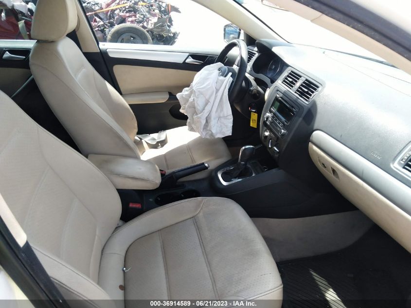 2013 VOLKSWAGEN JETTA SEDAN SE - 3VWDP7AJ3DM424012