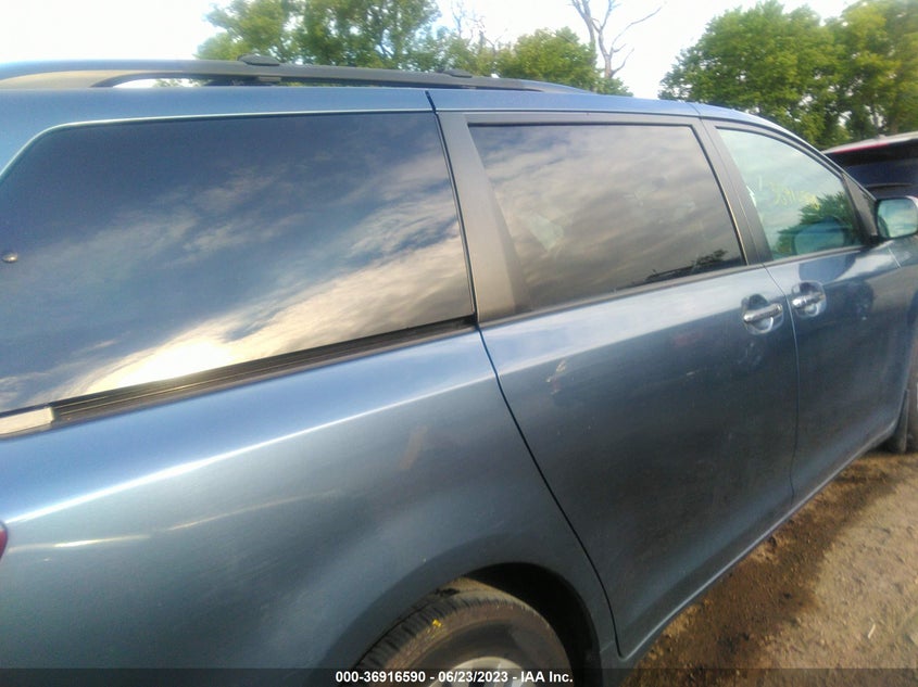VIN 5TDYZ3DC7HS863479 2017 TOYOTA SIENNA XLE AUTO ACCESS