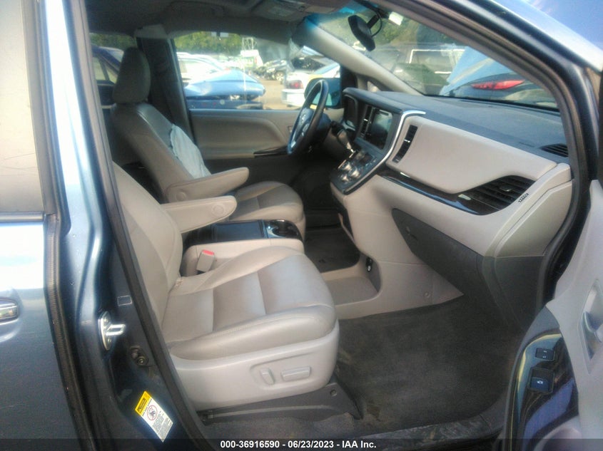 VIN 5TDYZ3DC7HS863479 2017 TOYOTA SIENNA XLE AUTO ACCESS