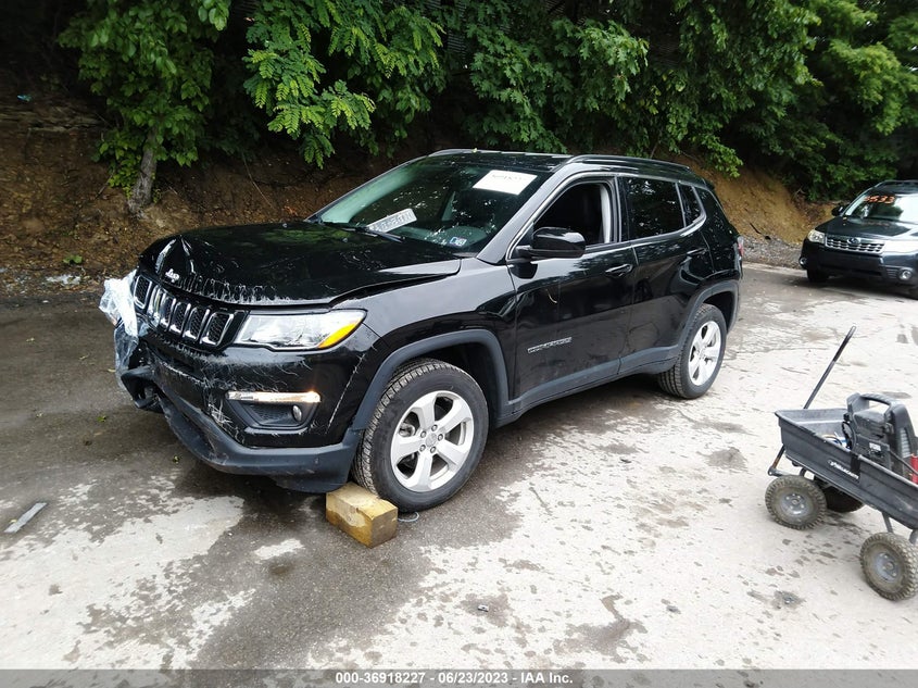 VIN 3C4NJDBB9KT684190 2019 JEEP COMPASS LATITUDE