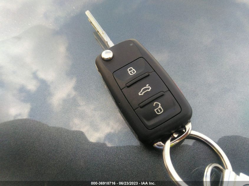 2016 VOLKSWAGEN BEETLE COUPE 1.8T CLASSIC - 3VWF17AT8GM636601