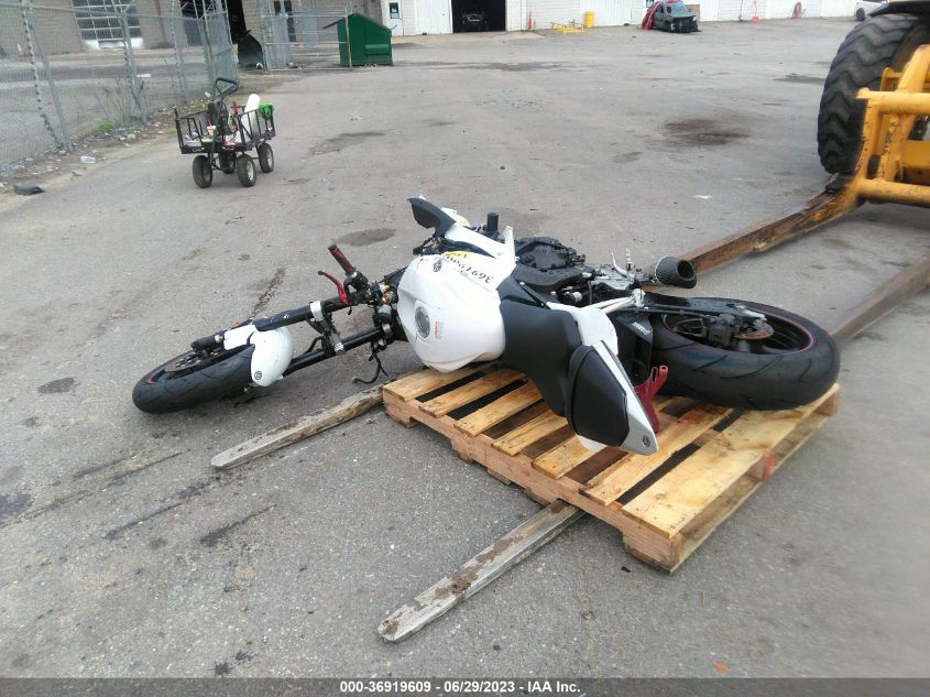 2010 YAMAHA YZFR6 - JYARJ16E5AA020572