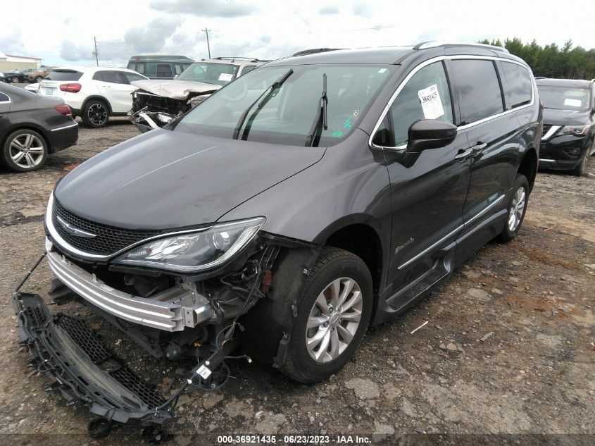 2C4RC1EG9JR111356 2018 CHRYSLER PACIFICA, photo no. 2