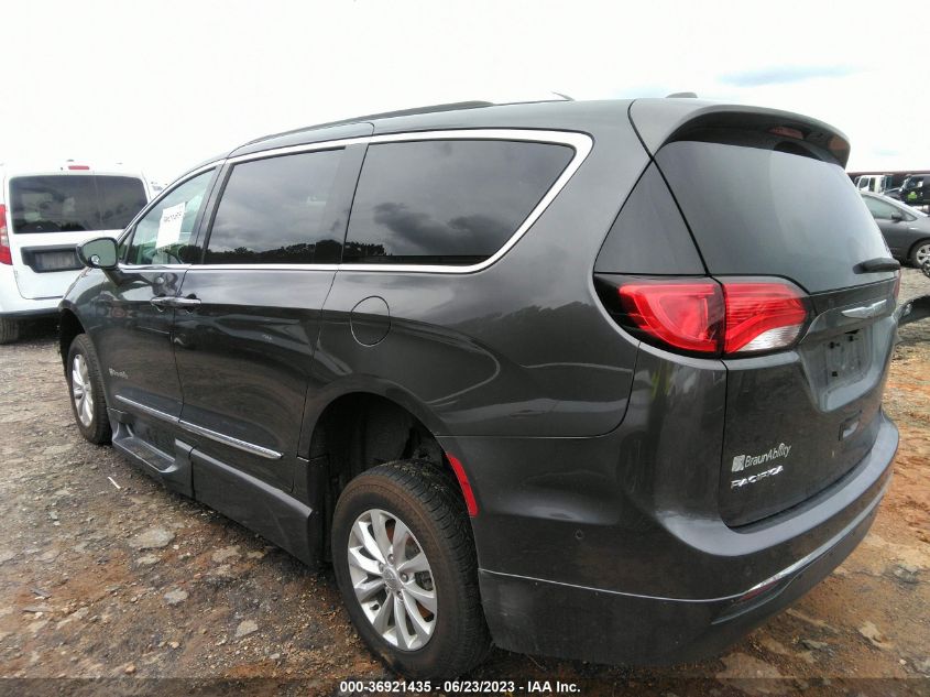 2C4RC1EG9JR111356 2018 CHRYSLER PACIFICA, photo no. 3