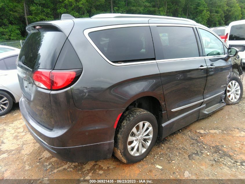 2C4RC1EG9JR111356 2018 CHRYSLER PACIFICA, photo no. 4