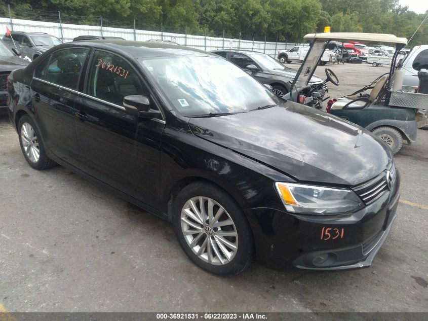 2013 VOLKSWAGEN JETTA SEDAN SEL W/NAV - 3VWLP7AJXDM424312