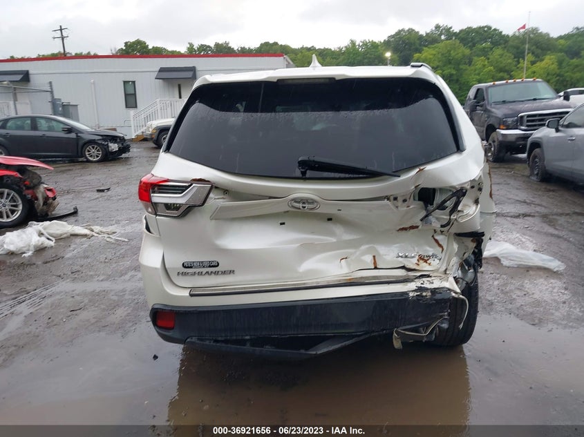 VIN 5TDJZRFH9HS455675 2017 TOYOTA HIGHLANDER XLE