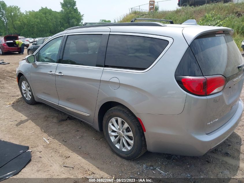 2C4RC1BG5HR764913 2017 CHRYSLER PACIFICA, photo no. 3