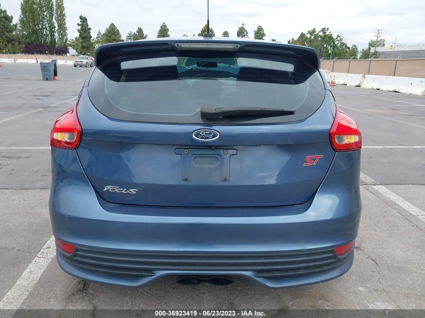 VIN 1FADP3L95JL230860 2018 FORD FOCUS ST