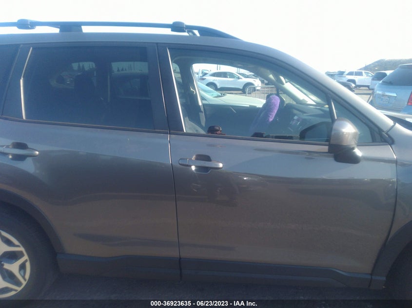 VIN JF2SKAFC2MH555566 2021 SUBARU FORESTER PREMIUM