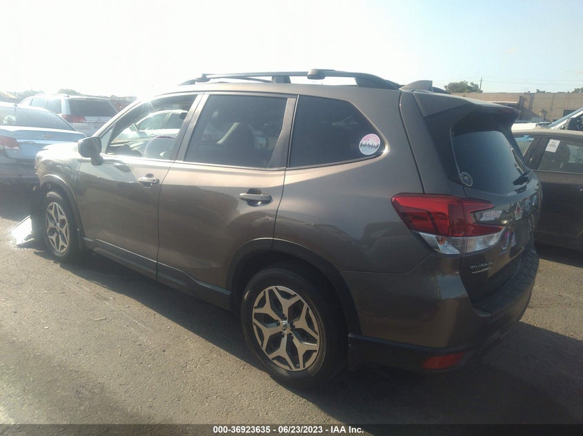 VIN JF2SKAFC2MH555566 2021 SUBARU FORESTER PREMIUM