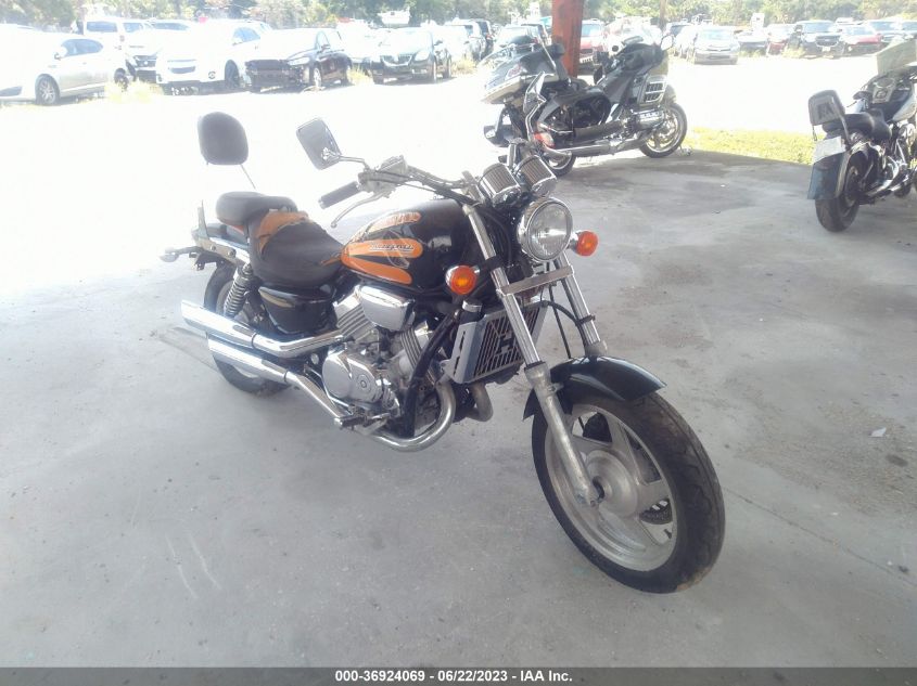 2000 HONDA VF750 C2 - JH2RC4333YM500046