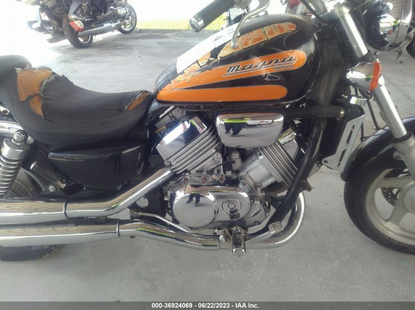 2000 HONDA VF750 C2 JH2RC4333YM500046