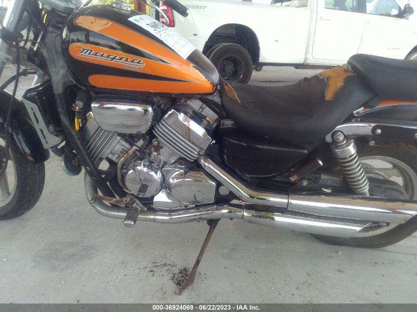 2000 HONDA VF750 C2 JH2RC4333YM500046