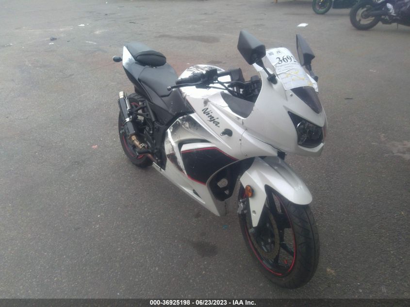 2011 KAWASAKI EX250 J - JKAEXMJ1XBDA84174