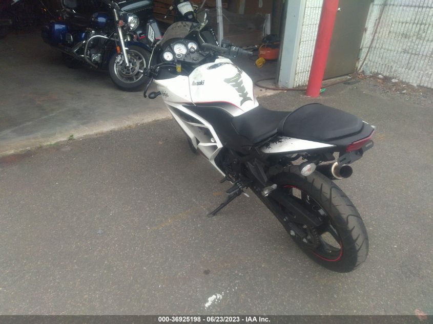 2011 KAWASAKI EX250 J - JKAEXMJ1XBDA84174